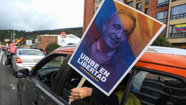 La Cour suprême de Colombie renonce à enquêter sur Álvaro Uribe pour avoir acheté des votes en 2018