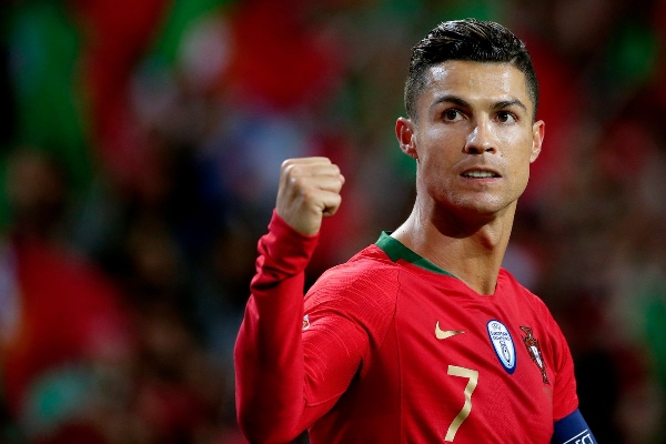 Cristiano Ronaldo devient le premier joueur à marquer en cinq Coupes du monde