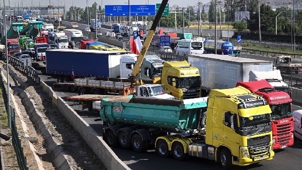 Le gouvernement chilien conclut un accord avec une partie des camionneurs au chômage