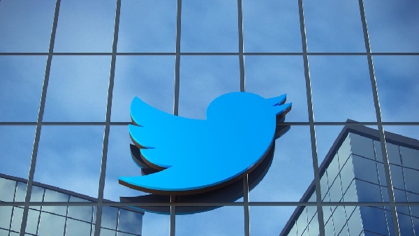 Ils rapportent que Twitter a réduit le personnel chargé de superviser la modération du contenu