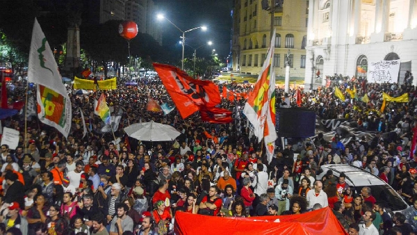 Manifestations en faveur de Lula, 1 500 détenus et entreprises suspectes : le Brésil après l