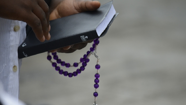 Un prêtre catholique est brûlé vif dans  la pire dimension des attentats terroristes  au Nigeria