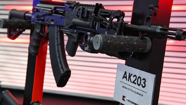 Début de la production de fusils Kalachnikov AK-203 en Inde