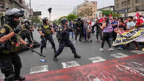 Le bureau du procureur du Pérou enquête sur les décès dus à la répression alors que Lima devient le centre des manifestations