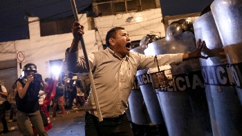 Le nombre de morts dans les manifestations massives au Pérou s