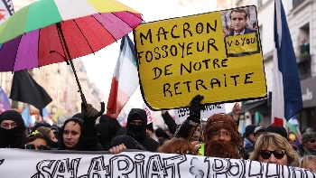 Les organisations de jeunesse défilent contre la réforme des retraites de Macron