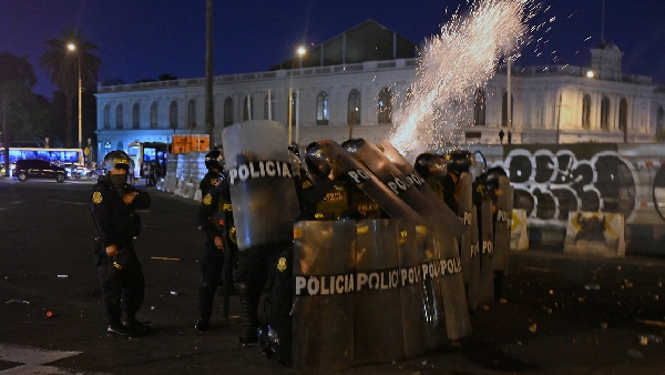 Un homme est écrasé lors des manifestations à Lima