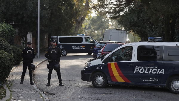 Un homme arrêté en Espagne pour avoir envoyé du matériel explosif à Sánchez et à l