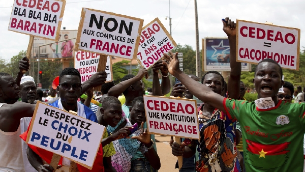 La France va retirer ses troupes du Burkina Faso d