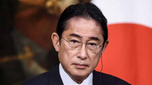 Le fils du Premier ministre japonais accusé de shopping et de tourisme lors de voyages officiels