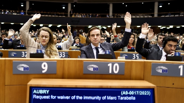 Le Parlement européen lève l