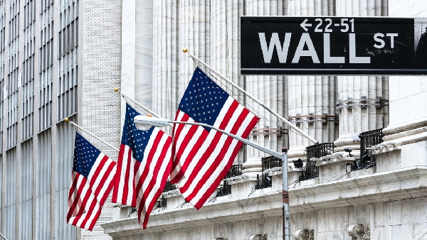Les principaux indices de Wall Street subissent une baisse dans un contexte d