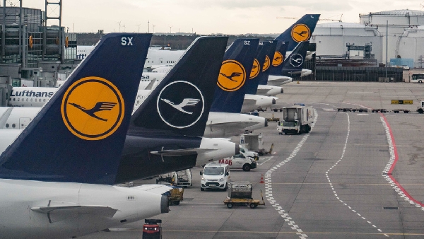 Un bug informatique provoque des annulations massives de vols Lufthansa