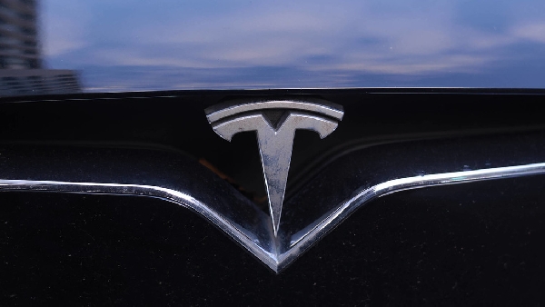 Les actionnaires poursuivent Tesla pour  actes et omissions fautifs  dans sa technologie de conduite autonome