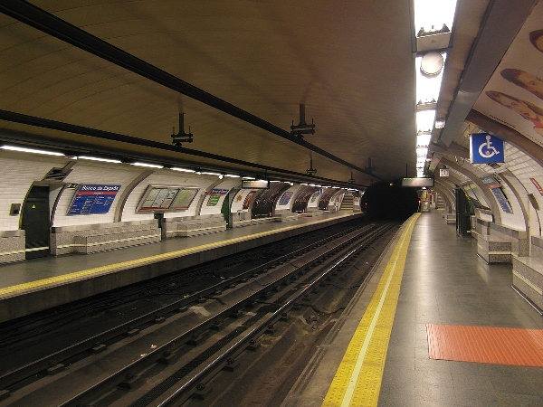 Une femme meurt sur un quai de métro en Espagne après s
