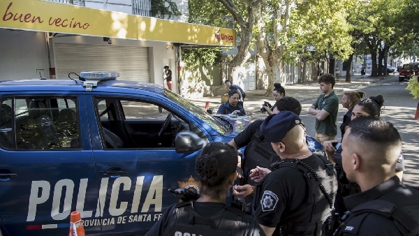 La violence grandit à Rosario : un garçon de 11 ans est tué et des voisins attaquent un bunker de drogue