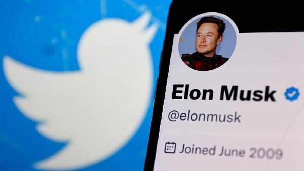 Le croisement inhabituel de tweets entre Elon Musk et un employé handicapé récemment licencié de Twitter