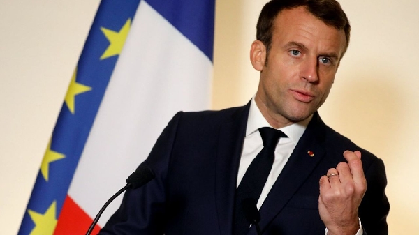 Macron menace de dissoudre l