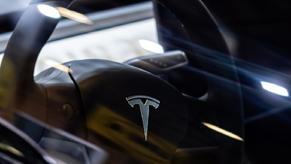 Comment Musk a mal orienté le développement du système de conduite autonome de Tesla