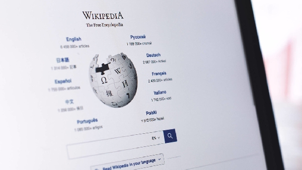 Les articles de Wikipédia pourraient bientôt être écrits avec ChatGPT