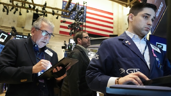 Les indices de Wall Street chutent au milieu d