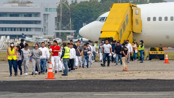 Les États-Unis ont envoyé trois avions avec des déportés au Guatemala quelques heures avant la fin du titre 42