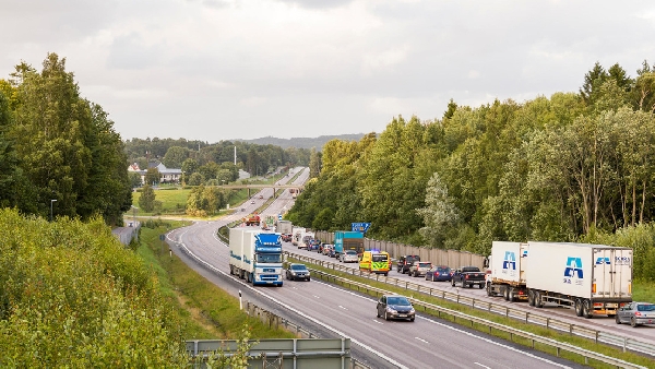 La Suède aura la première autoroute électrique qui rechargera les véhicules en mouvement