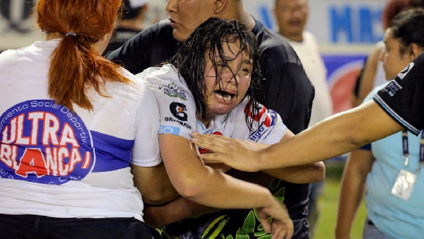 Une équipe de football salvadorienne est sanctionnée pour une bousculade meurtrière dans son stade