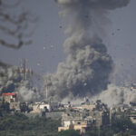 Attaques contre la bande de Gaza vues du sud d'Israël, le 23 octobre 2023. Ariel Schalit / AP
