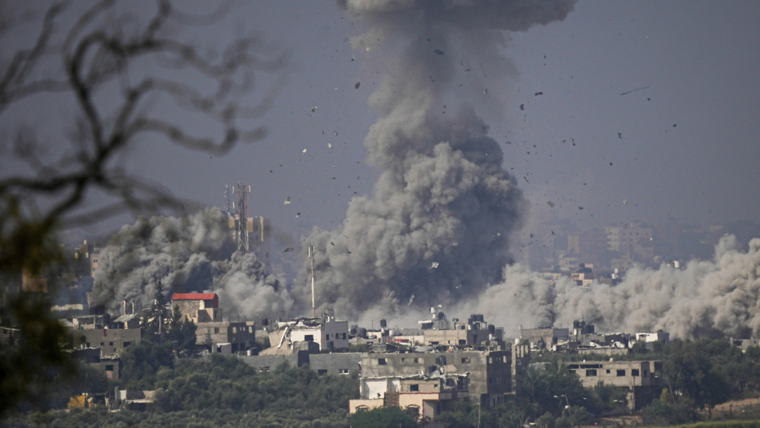 Attaques contre la bande de Gaza vues du sud d'Israël, le 23 octobre 2023. Ariel Schalit / AP