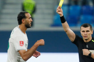 Akhmat – Zenit : Ghandri expulsé… puis réintégré après la VAR, et un maillot retrouvé !